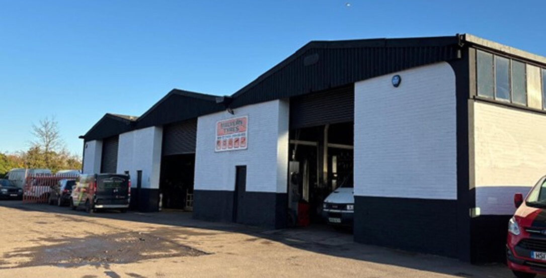 Image of the Malvern Tyres,  Yate centre